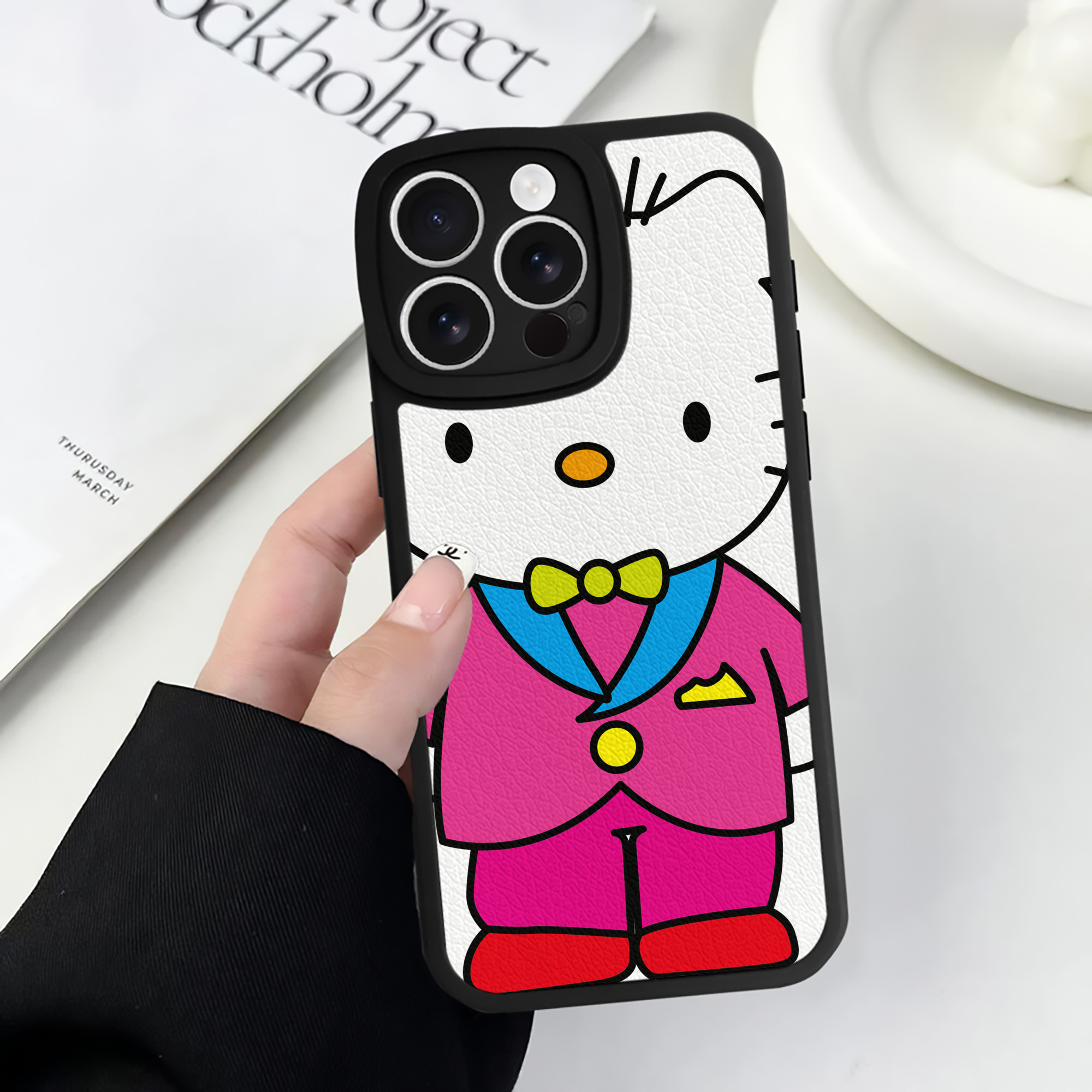 （画像用） Hello Kitty ハローキティ 【iPhone 16シリーズ対応】シリコンスマホケース（レザー調） 材質：シリコン